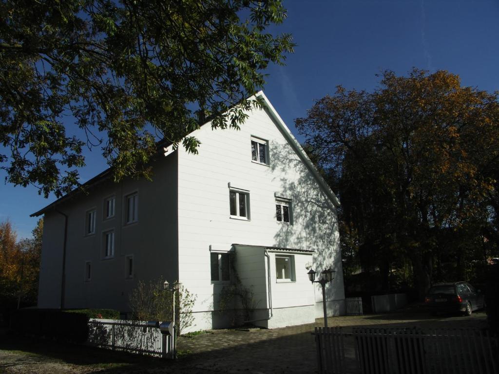 Haus Am Bach - Gemuetliche Pension Allershausen Exterior photo